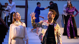 Recenzia: Romeo, Júlia a Krstná mama