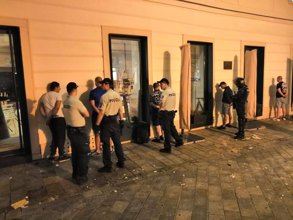 Polícia zadržala výtržníkov