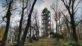 Na Vápennom vrchu nad Skýcovom vyrástla nová rozhľadňa
