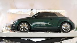 VW Beetle: Svet sa lúči s Chrobákom. V Mexiku vyrobili posledný kus