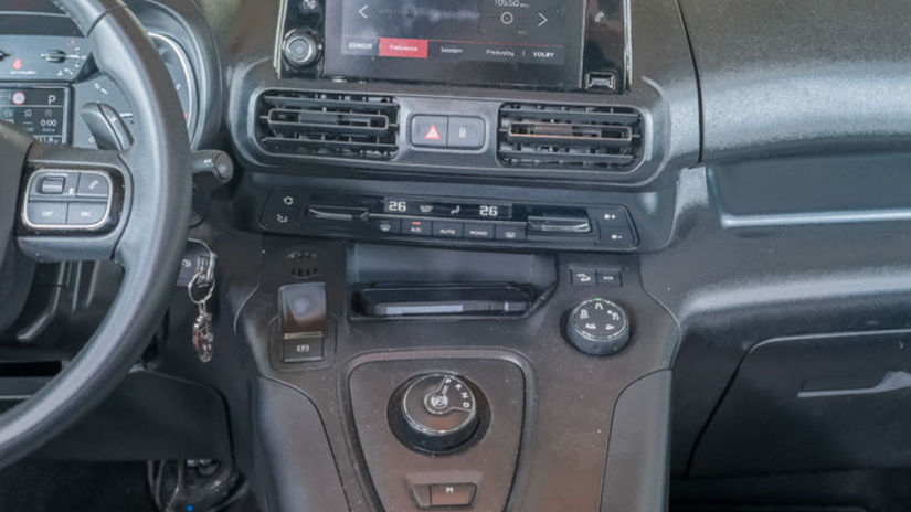 Kruhový ovládač automatickej prevodovky a...