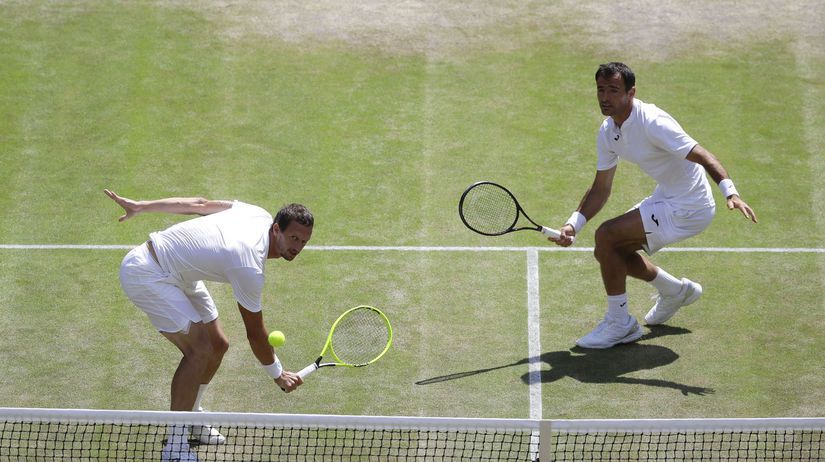 Filip Polášek (vľavo) a Ivan Dodig v deblovom...