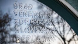 Hygienici upozorňujú na nebezpečné očné tiene a sérum na riasy