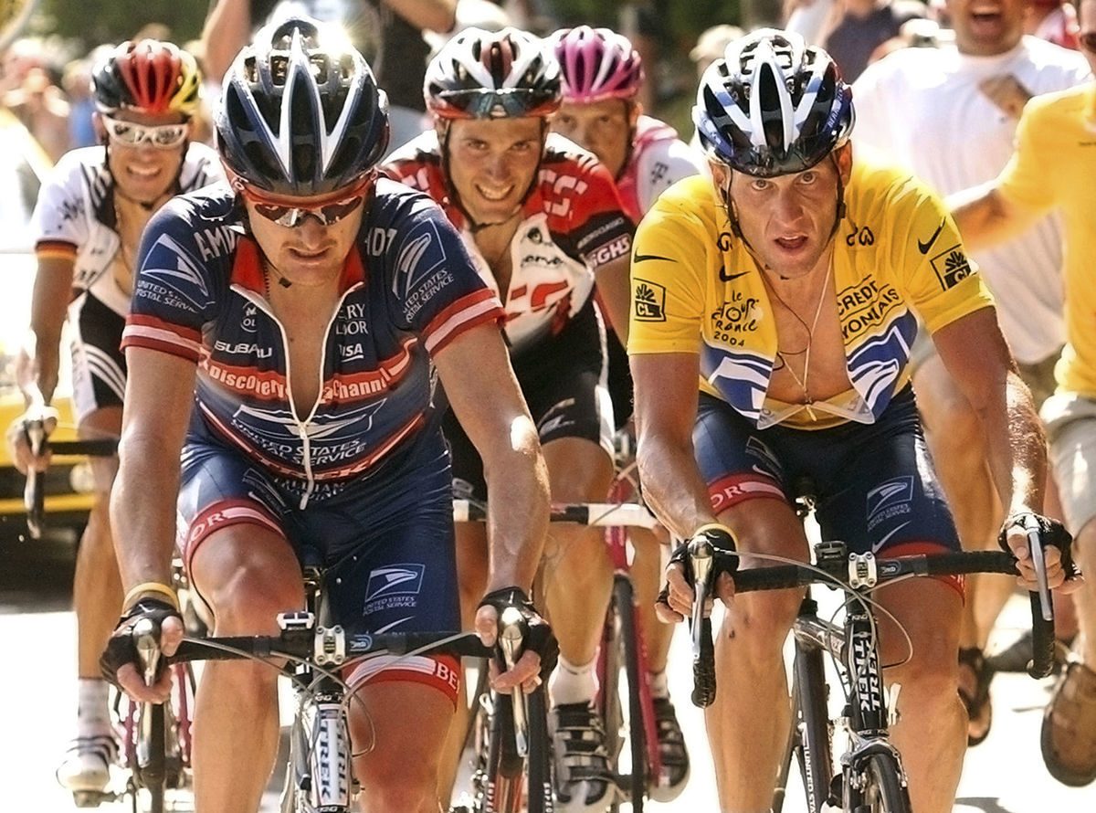 Lance Armstrong (vpravo) a Floyd Landis na Tour...