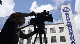 Na sídlo televízie 112 Ukrajina v Kyjeve strieľali z granátometu