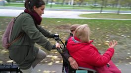 Ako sa seniori v Bratislave vozia na rikši