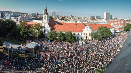 Bratislava chce premenovať časť Námestia SNP na Námestie Nežnej revolúcie