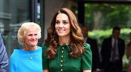 Vojvodkyňa Catherine prichádza na finále Wimbledonu v zelených šatách Dolce & Gabbana. 