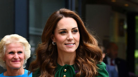 Vojvodkyňa Catherine prichádza na finále...