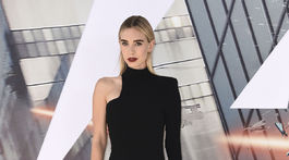 Herečka Vanessa Kirby v šatách Tom Ford. 