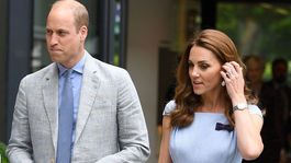 Princ William a Catherine, vojvodkyňa z Cambridge prichádzajú na finále mužskej dvojhry vo Wimbledone. 