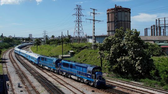 Pri zrážke vlaku s osobným autom v Čechách zomreli štyria ľudia