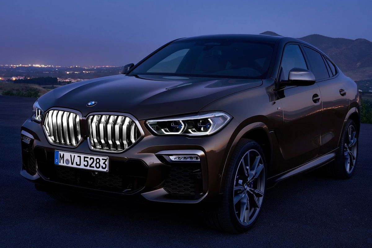 V teréne môže BMW X6 využiť nový balík xOffroad...