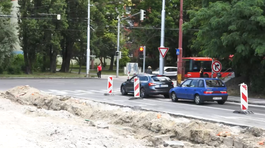 VIDEO: Stroje sa zahryznú do ďalšej križovatky v Bratislave 