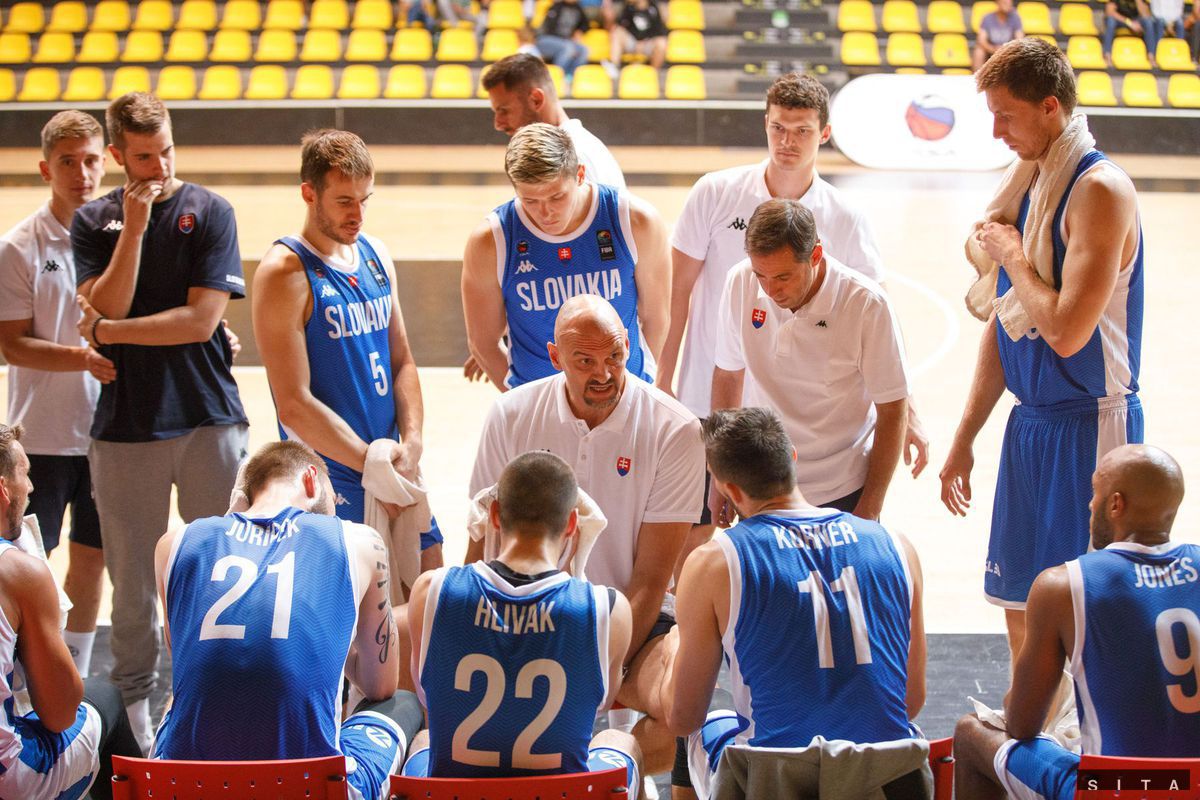 Tréner slovenských basketbalistov Žan Tabak...