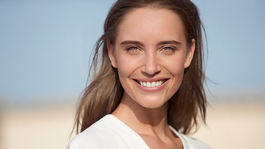 Chrániť tvár pred slnkom sa vyplatí! Máme aj 10 tipov na produkty leta