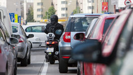 Turisti budú môcť v Británii po brexite šoférovať aj s vodičákmi vydanými v EÚ