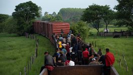 Na gréckom ostrove Kos rozložili medzinárodnú skupinu prevádzačov