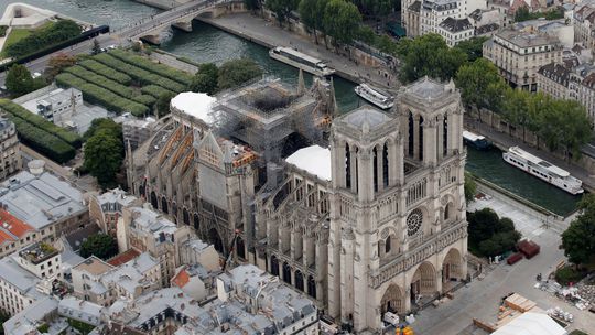 Francúzski poslanci schválili návrh zákona o rekonštrukcii katedrály Notre-Dame