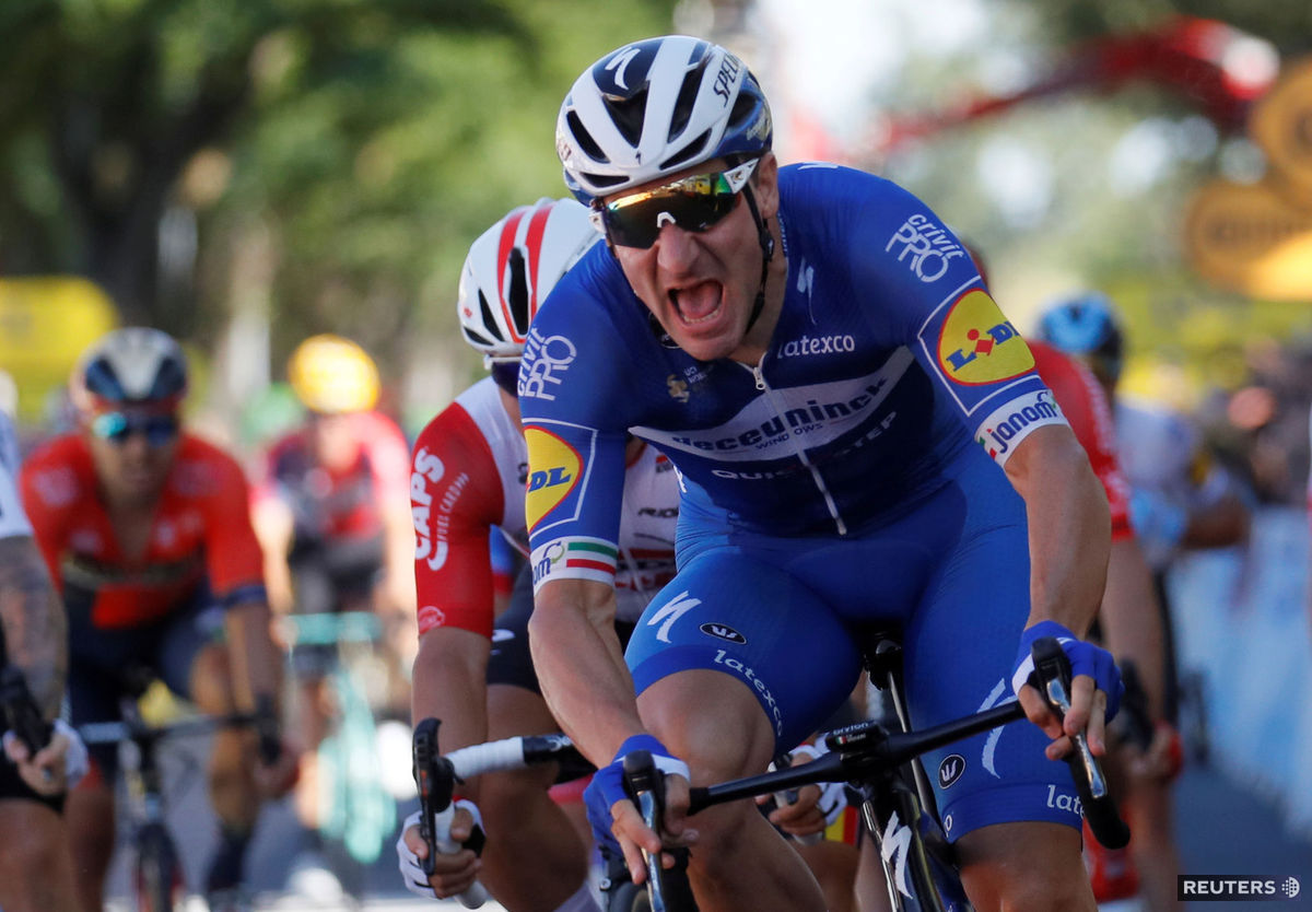 Elia Viviani sa teší z triumfu v 4. etape Tour...
