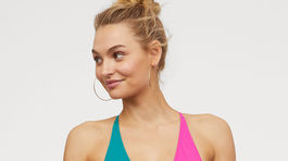 Jednodielne dvojfarebné plavky H&M. Predávajú sa za 14,99 eura.  