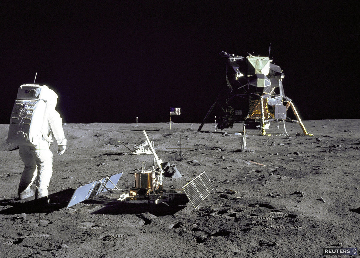 Po pristátí lunárneho modulu Apollo 11.