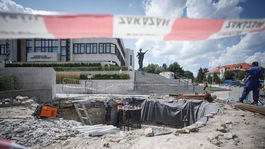 Nespokojní farmári vysypali hnoj pred budovu parlamentu