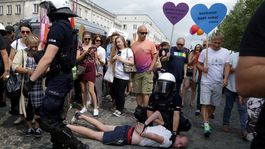 Prvý pochod LGBT ľudí v Bialystoku narušili násilní protidemonštranti