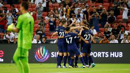 Ja ťa vidím. Kane zosmiešnil Szczesného víťazným gólom z polovice 