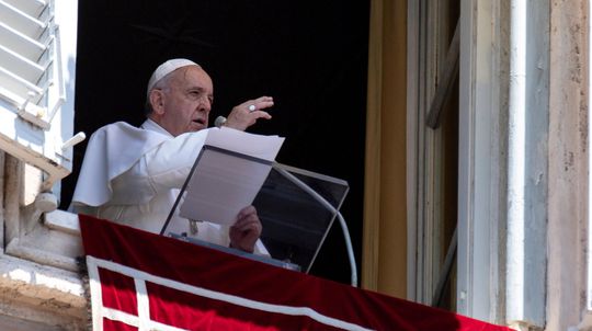 Pápež František v liste vyzval Asada, aby chránil životy civilistov