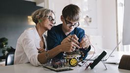 Ľudia majú k vede rešpekt, niekedy sa jej až boja