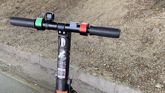 Kolobežky Mint sa odomykajú naskenovaním QR kódu.