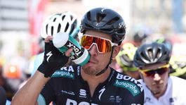 Horúčavy? Desať fliaš vody, viac nie, žalúdok nenafúknete