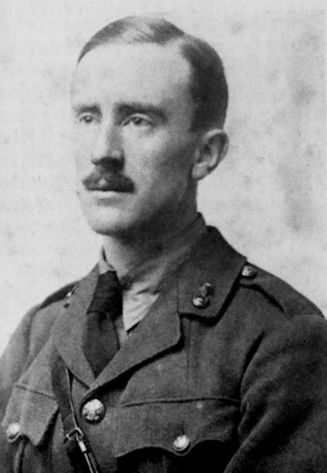 Podporučík J. R. R.Tolkien v roku 1916.