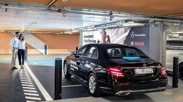 Mercedes-Benz - autonómne parkovanie Stuttgart