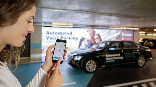Mercedes-Benz - autonómne parkovanie Stuttgart