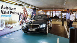 Mercedes-Benz - autonómne parkovanie Stuttgart
