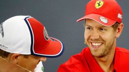 Vettel: Nie som taký pekný ako Kimi, do štyridsiatky jazdiť neplánujem
