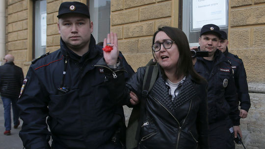 Súd v Petrohrade poslal pre vraždu aktivistky Grigorievovej do väzby jej známeho