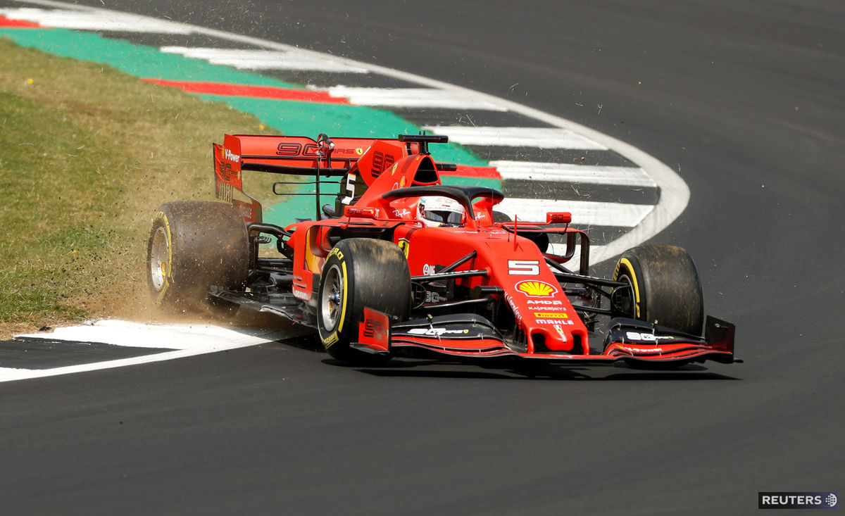 Sebastian Vettel mimo trate.