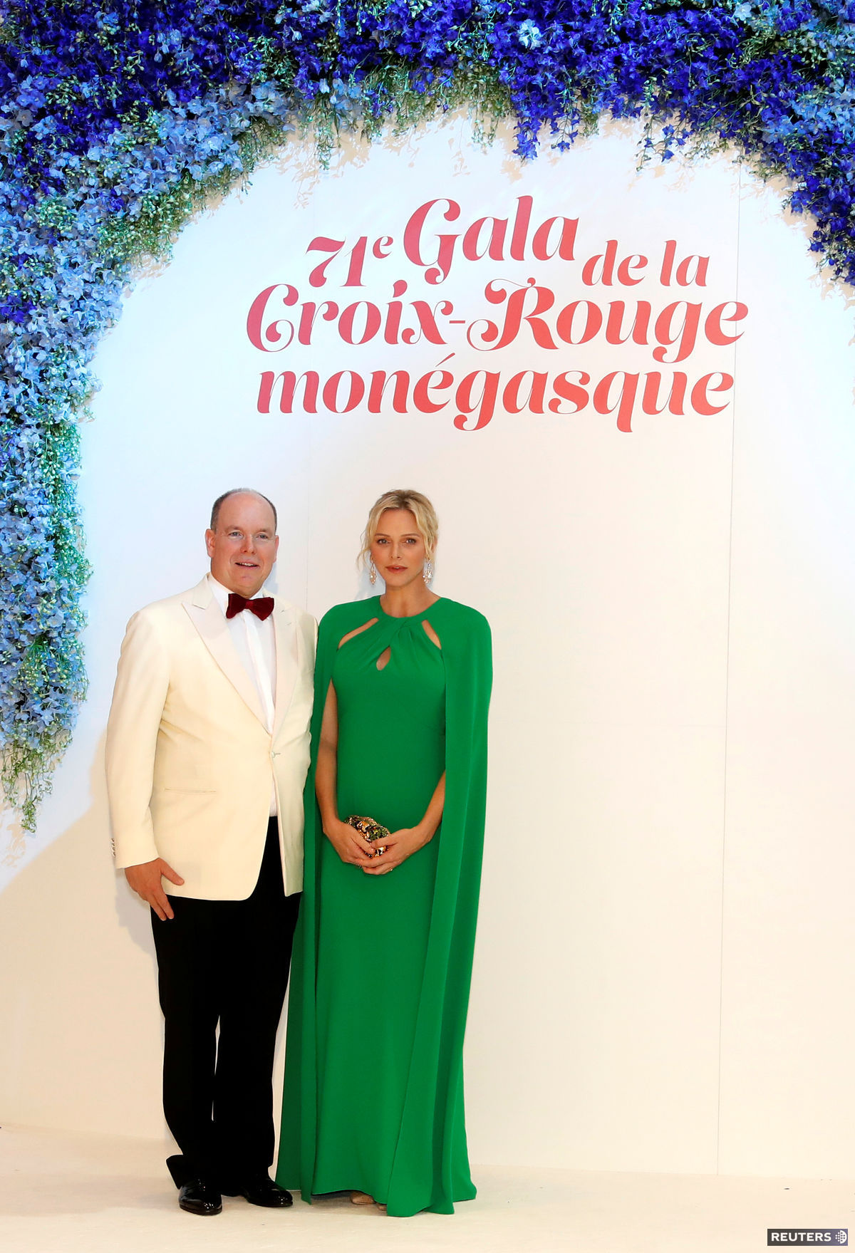 Princ Albert a princezná Charlene počas bálu...