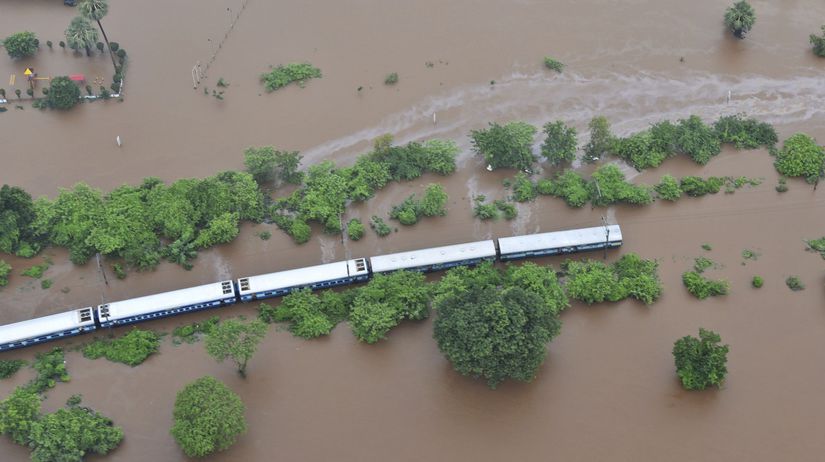 India počasie monzúny vlak rieka záchrana