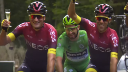 Do Paríža so šampanským a v dobrej nálade. Sagan narušil tímové fotenie Ineosu