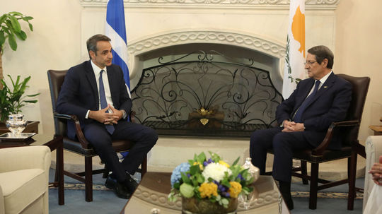 Mitsotakis privítal plánované stretnutie gréckych a tureckých lídrov Cypru