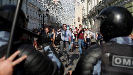Po sobotnom proteste v Moskve odsúdili 61 osôb, ďalších 160 dostalo pokutu