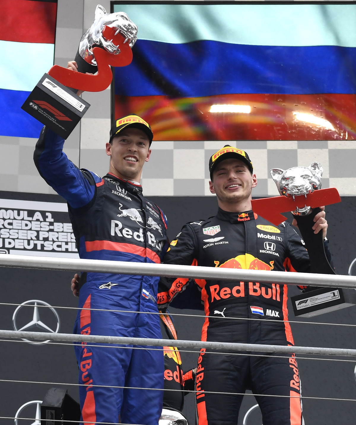 Víťaz VC Nemecka Max Verstappen a tretí Daniil...
