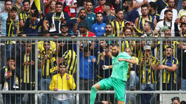 Real otočil zápas, ‚chorého‘ Bala odfotili pri golfe. Audi Cup pre Tottenham