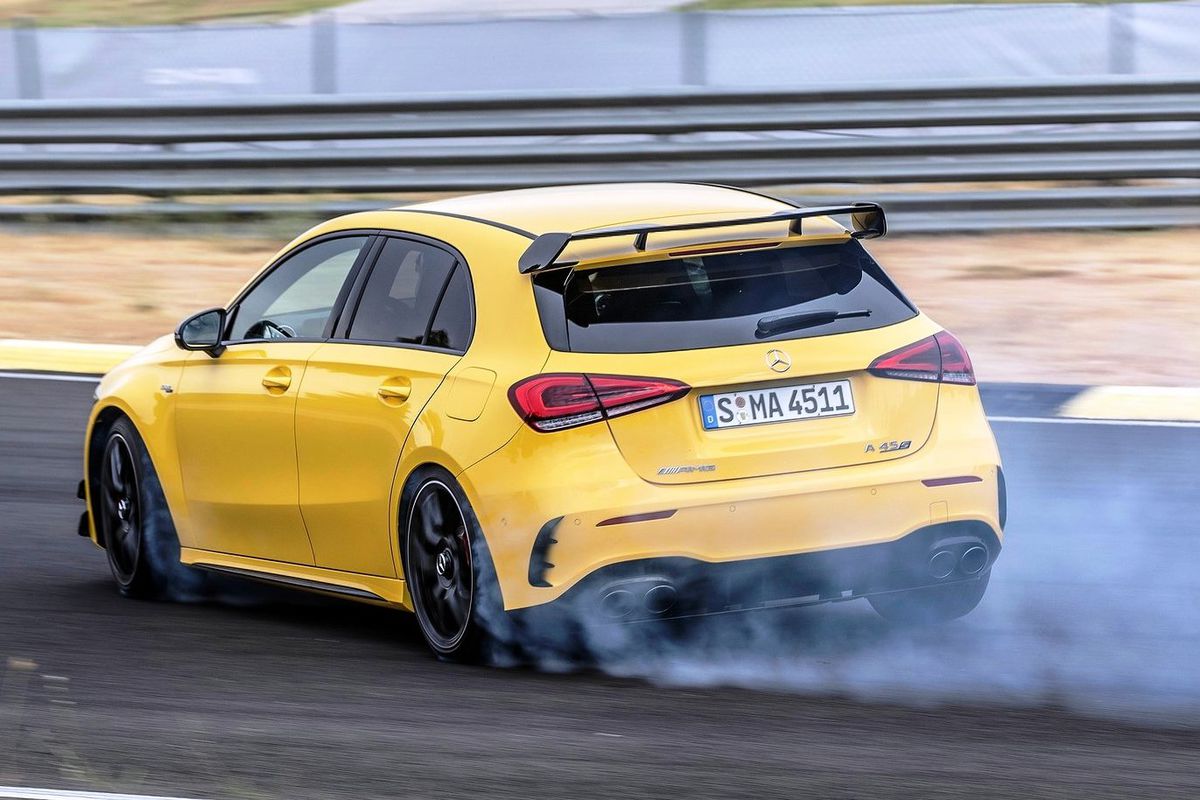 Nová generácia hot hatchu Mercedes-AMG A45 či...