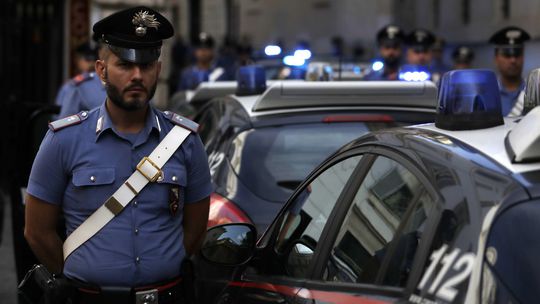 Policajt v Ríme zastrelil svoju kolegyňu, neskôr i seba