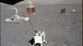 Astronauti na Mesiaci zanechali množstvo 'podivných' vecí